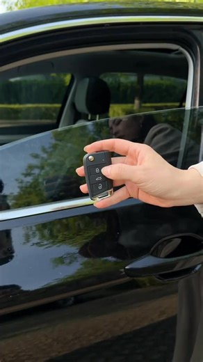 334K views · 11K reactions | The car key is accidentally locked in the car, solve it in 1 minute #howto #cartok #car #automotive #driving #skills #knowledge #fpy #fyp #tips #foryou #cars | Driver Ms May | Facebook