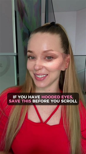 Hooded eyes? This exercise deserves a place in your daily routine! 👀 The appearance of hooded eyes is influenced by more than the upper eyelid itself. Tension in the temporalis, along with the muscles that pull the brows downward, including the corrugator supercilii, procerus and depressor supercilii, can influence the position and appearance of the eye area. Add puffiness from fluid accumulation, and the upper eyelids may look even heavier. That’s why my approach combines muscle relaxation, fa