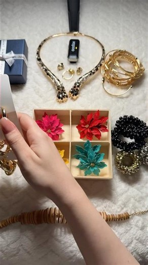 ASMR jewelry collection: textures, tapping, scratching & soft sounds 🥰💜 Volume up 🔊⬆️🙏🏼🥹 #asmr