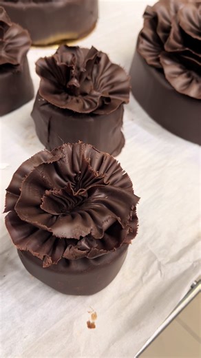 Rose des nuits #patisserieparis #chocolate #chocolat #frenchstyle #patissier