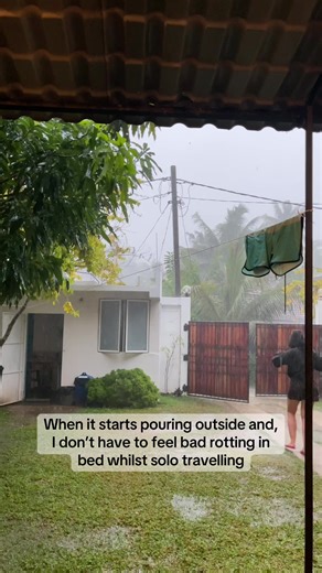 There is never a better feeling than recharging your social battery in bed whilst social travelling - it could potentially be the best part 👀 #srilanka #solotravel #travel #traveltok #backpacking