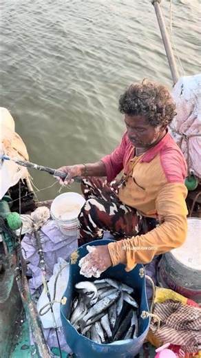 Meanwhile the Old Gypsy Uncle with His Secret traditional Technique 👌 #fishing #fishingvideo