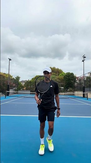Tennis racket play test, serve using HEAD Gravity Tour 2025 Tennis Racket with HEAD HAWK 17mm String