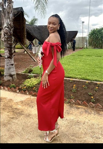 Finally got to be a bridesmaid! 🥰 Meet the bridal party 💗 @🩵🩷Rati🩵🩷 congratulations again my friend @lesedisegopolo 🥺 #weddingtiktok #weddingday #bride #bridesmaids #naomiknott