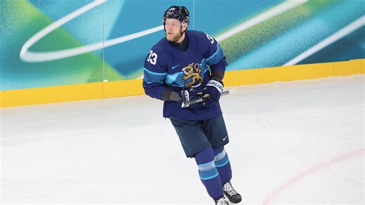 Finland men's hockey rebounds with 4-1 win over Sweden