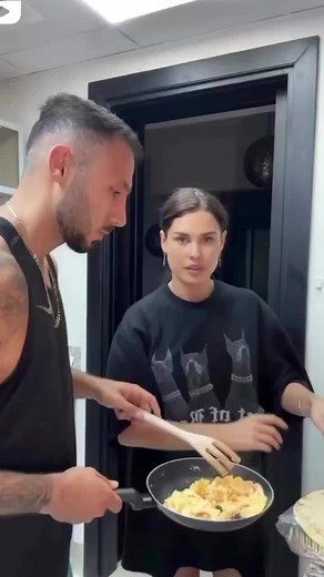 Delicious Scrambled Eggs on Flatbread Recipe