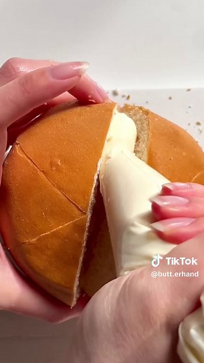 Delicious Korean Style Cream Cheese Garlic Bread Recipe