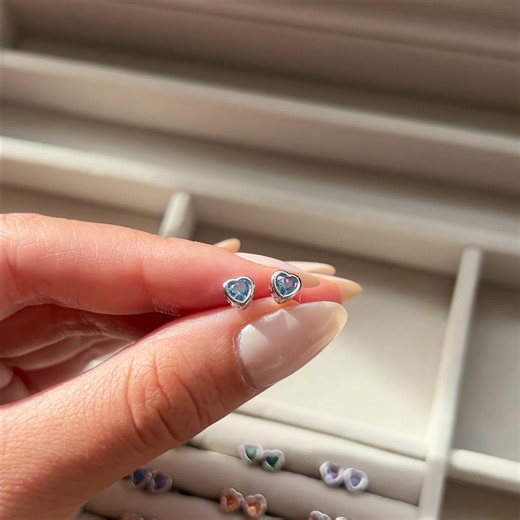 Introducing the ultimate kids screw back earrings! 🙌 Children's earrings have never been easier or more secure. Lab tested hypoallergenic and made especially for kids 👧🏻 Choose from 1500 unique designs of jewelry made with kids in mind💎 Mother & Son family-owned business - 12 Years developing the safest and largest collection of SAFE children's jewelry in the world! See What All The Hype 🙌 is About! The Finest Children's Jewelry in the Word® | In Season Jewelry