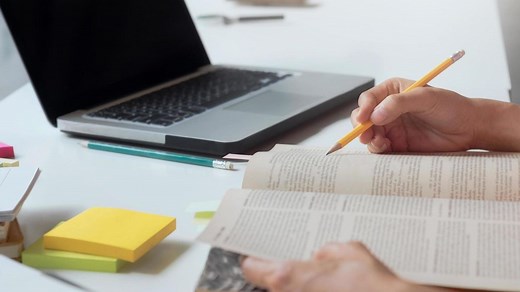 Cómo usar Thea, la plataforma de inteligencia artificial que transforma el estudio en aprendizaje lúdico