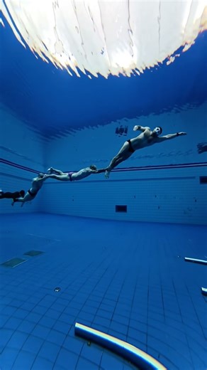 Human centipede underwater #apnea #freediving #underwater #pooltraining