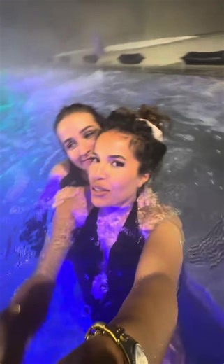 Bain et ambiance avec Poupette Kenza et les filles