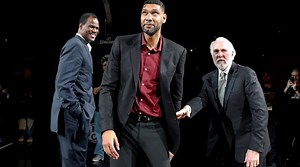 David Robinson and Tim Duncan join the Spurs in a sign of unity