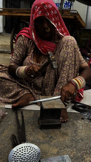 3.2M views · 10K reactions | Amazing engineering of a poor woman living in a slum  #handpower #poor #handmade #artwork | AJ Deepakrawat | Facebook