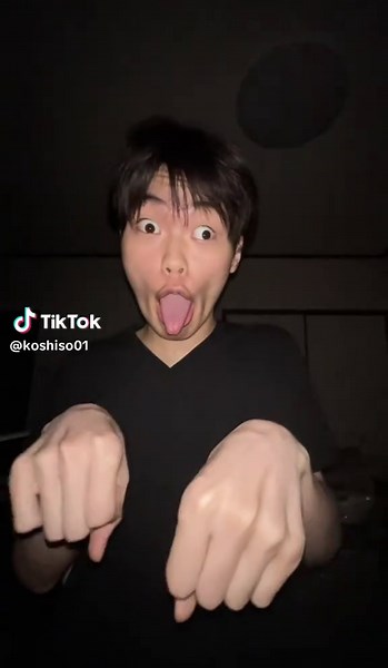 Scary Cat 🐱 - The Black Eye Mystery