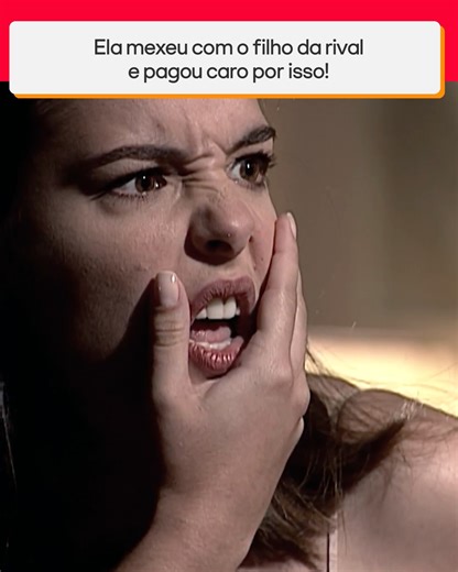 Depois de contar para todo mundo que Capitu é uma garota de programa, Clara a enfrenta e ainda afirma que ela não merece ficar com o filho. Revoltada com a provocação, a filha de Ema perde o controle e dá um tapão na cara da esposa de Fred 💥 ▶️: Laços de Família | Globoplay Novelas