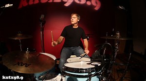 «The Way» es un sencillo de la banda Fastball. Fue lanzado en 1998 como el primer sencillo de su segundo álbum de estudio, All the Pain Money Can Buy. | Videos Musicales Solo En Hd