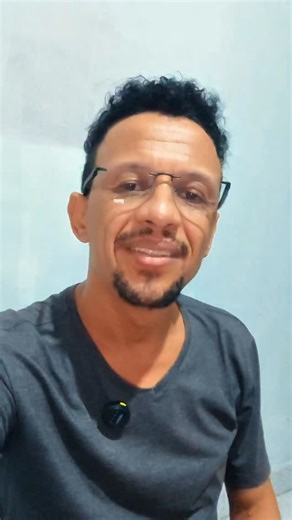 Marcelo Cobra on Instagram: "A “Balada de Gisberta” é um texto-canto que transforma dor em canto e memória. Essa música foi composta pelo português Pedro Abrunhosa e eternizada na voz de Maria Bethânia, cantada quase como um suspiro — uma voz que se curva diante da vida de uma mulher que ninguém deveria ter esquecido. Ela toma a primeira pessoa como se Gisberta mesma estivesse contando: sonhos, noites nas ruas, o corpo que amou e o peso de viver à margem. Em 2006, essa vida foi interrompida de f