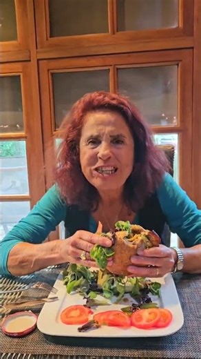 ¡LA SUPER HAMBURGUESA! ¡AY MADRE QUE HARTERA MAS BUENA!