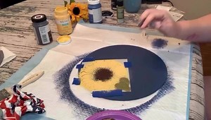 🌻Sunflower porch sign🌻 Sunflower stencil: https://www.amazon.com/dp/B014EYMPKA?ref=ppx_pop_mob_ap_share | Windy City Crafts