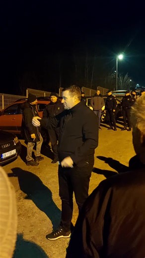 Očekivan scenario.... Navodno je pukla cev ali, naravno, ništa nije transparentno jer nisu dopustili da uviđaju prisustvuje predstavnik udruženja Da Ne Dišemo Duboko ! Izražena je i sumnja da je jedan od inspektora bio u alkoholisanom stanju, na šta je policija rekla da će to proveriti u službenim prostorijama a ne javno kako su građani tražili! Kada je zamenik gradonačelnice Rajko Radosavljević pokušao nasilno da prođe kroz grupu ljudi koji su svojim telima sprečavali da bilo ko ko nije nadleža