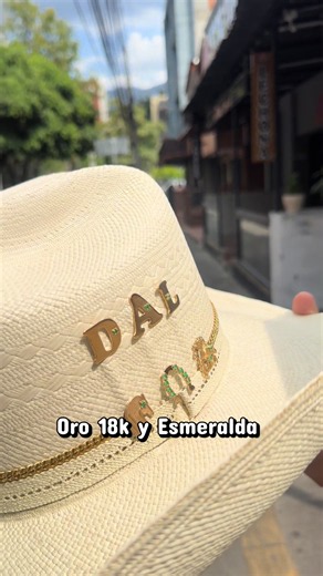 Oro 18k y Esmerlada de la mejor calidad #oro #esmeralda #caballos #sombreros
