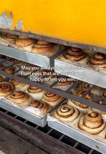 Cinnamon Rolls Recipe — Soft Homemade Bakery-Style Rolls