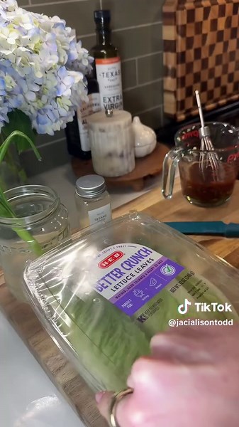 Delicious Sesame Chicken Lettuce Wraps Recipe - Easy & Healthy