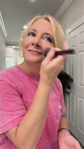 ELF Prime & Stay Finishing Powder helps control shine