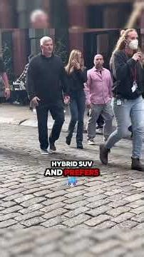 why does billionaire Jennifer Anistonnot have a bed in her bedroom