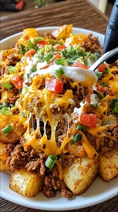 19K views · 97 reactions | Cheesy Taco Potatoes Ingredients 1 pound lean ground beef 4–6 medium Russet potatoes (about 1.5–2 lb total), peeled and diced or cubed 1 packet (about 1 oz) taco seasoning ...... Full Recipe in Coʍmеոτ  | Recipes Realm | Facebook
