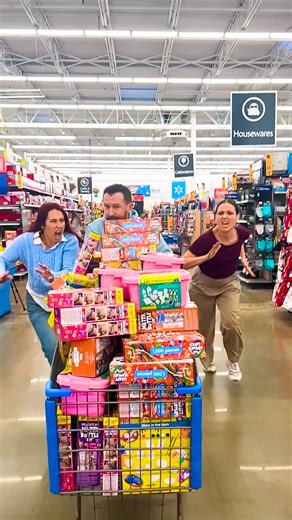 Crafting Escape Challenge: Racing Through Walmart! https://bit.ly/walmart-complete-kit-fb #5MinuteCraftsWalmart #5mckits | 5-Minute Crafts GIRLY