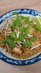 224K views · 6.4K reactions | Si sabe chingon este Pad Thai obviamente la receta original esta mejor pero es un buen sustituto ☝ ...#MPSDV #chef #cheflife #food #foodporn #foodie #cooking #cocina #comida #comidamexicana #masterchef #mexico #mexicanfood #comidacasera #receta #recetas #recetasfaciles #recipe #tutorial #padthai #thai #thailand #mexicancandy #mazapan #pulparindo | Borrecito | Facebook