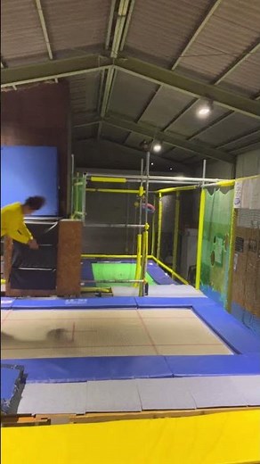 秘技をあみだしました！！#トランポリン #tricking #acrobatics #parkour