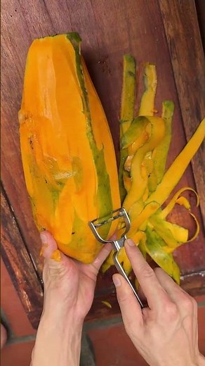 Perfect Fruit Cutting Skills With Fresh Papaya