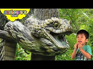 GIANT SNAKES on Reptile Island! Life-like animatronic snakes, cobras, anaconda