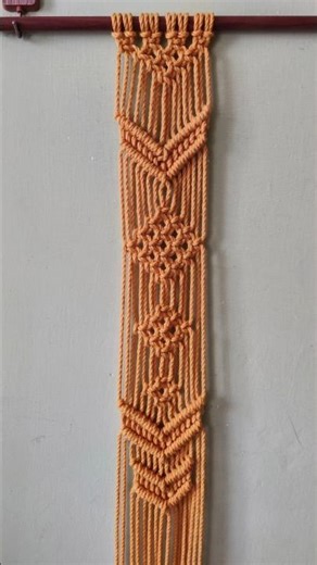 Easy Macrame Wall Hanging #wallhanging #walldecor #macramewallhanging #macramewalldecor #diymacrame