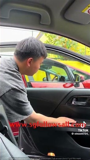 Singapore man open car window of the opposite car to scold