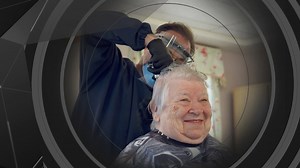 419K views · 6.4K reactions | Une coupe de cheveux qui est source de bonheur : un coiffeur offre ses services aux aînés isolés depuis des mois par la pandémie. | Radio-Canada Information | Facebook