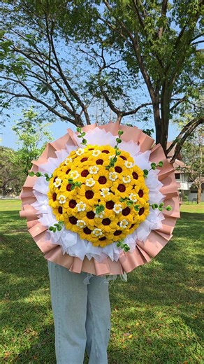 🌻🌻🌻 #นัดรับเชียงใหม่ #sunflowcnx #ช่อดอกไม้จากลวดกํามะหยี่ #ช่อดอกไม้รับปริญญา #ลวดกํามะหยี่