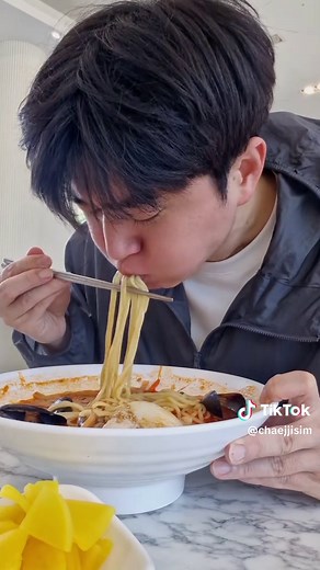 Jjamppong (짬뽕) Korean Spicy Seafood Noodle Soup Recipe