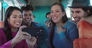 23K views · 183 reactions | ¿Vas a ver tu serie favorita? Entonces hazlo desde una MEGA pantalla como la Max Vision del Moto e5 Plus.  | Motorola | Facebook