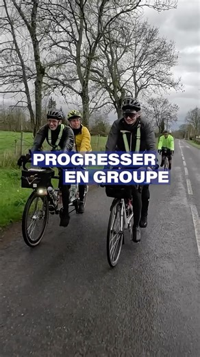 🎬 Progresser ensemble, c’est apprendre à s’écouter. Quand on roule à plusieurs, il ne s’agit plus seulement de pédaler. Il faut s’écouter, se comprendre, s’ajuster. Dans Tandem, dix femmes apprennent que le vrai rythme, c’est celui du groupe. Avancer à plusieurs, c’est apprendre à ralentir parfois, à encourager toujours. Progresser ensemble, c’est comprendre que la performance ne vaut rien sans entraide. Parce que le vélo, avant tout, est un sport de cœur. 💙 🎥 Tandem, un film de Jeanne Lepoix