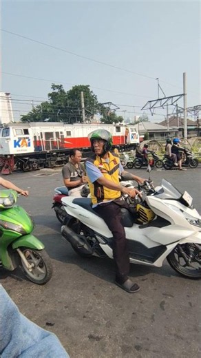 Wait, where’s the train? | Pasar Senen crossing update JPL 30 (July 18, 2026)