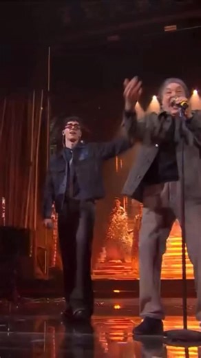 Andamento lento 🕺Aka 7even & LDA con Tullio De Piscopo ✨ #radio105 #sanremo2026 #extrafestival @aka7even @lucadalessio_real #andamentolento | Radio 105