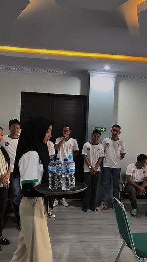 F&B Service Practice ✨✨ . . . Register now at Captain’s Club Lampung✨ Pendaftaran Offline: Datang langsung ke kampus yg beralamat di: 📍Jl. Radin Gunawan, Hajimena, Lampung (sebelum pom bensin hajimena) Search on Google Maps: “Captain’s Club Lampung