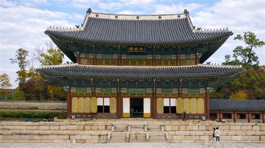 A royal palace hidden in Seoul