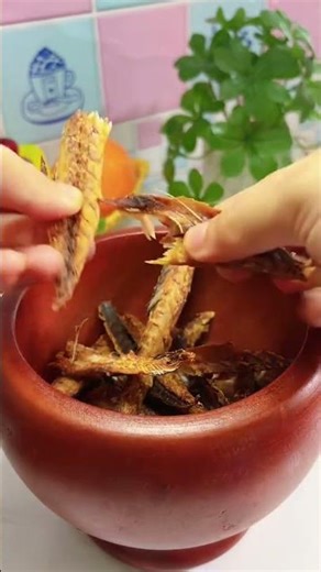 A unique and delicious way to make shredded dried fish with garlic and chili that goes great with...