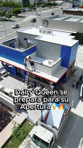 Mario Mendicuti on Instagram: "🚨 CONFIRMADO DESDE EL AIRE 🚨 Mañana viernes 10 de enero a las 11:00 AM abre Dairy Queen en Sesenta Norte 🍦🔥 Con tomas aéreas te muestro cómo esta apertura termina de consolidar el corredor gastronómico de este desarrollo que no para de crecer en el norte de Mérida 📈 Accesos, salidas y ubicación estratégica que hacen que estas marcas lleguen primero aquí. 👉 ¿Crees que Sesenta Norte se está convirtiendo en uno de los puntos comerciales más fuertes de la ciudad?