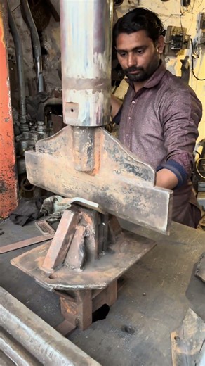 Corn Planter's Phala Bending With Hydraulic Press Machine #hydraulicpress #cornplanter