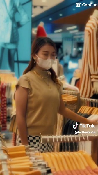 Shopping Adventure: Exploring Trends with Friends